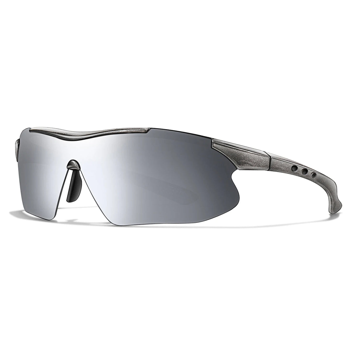 Des lunettes de soleil sportives à teinte argentée avec une monture métallique.