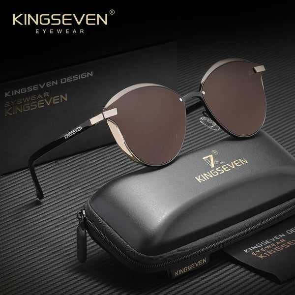 نظارة شمسية بنية اللون معروضة على علبة جلدية سوداء تحمل شعار Kingseven.