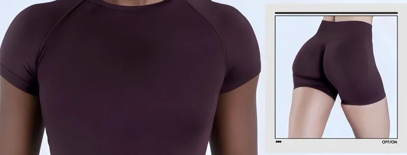 Dunkelviolettes, einteiliges Strick-Gym-Tanktop mit kurzen Ärmeln auf einem Model.