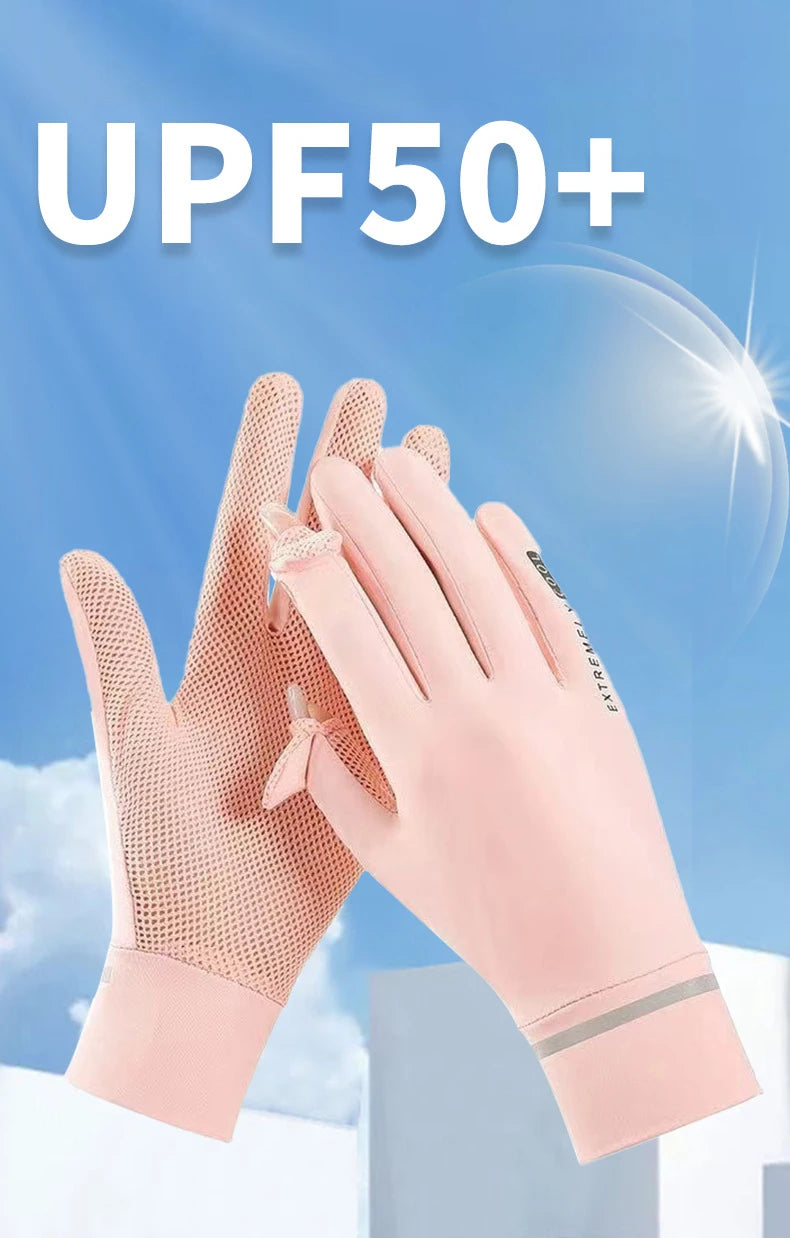 Guantes de ciclismo rosa UPF50+ para protección solar, mostrados contra un cielo azul.