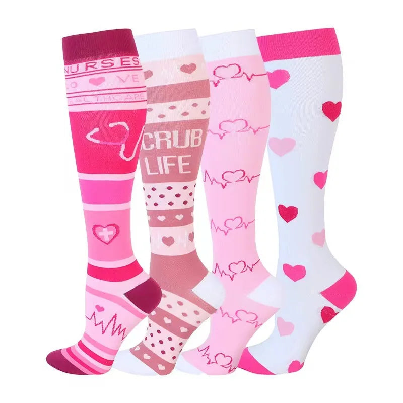 Un ensemble de chaussettes de compression rose et blanc pour le soutien des veines