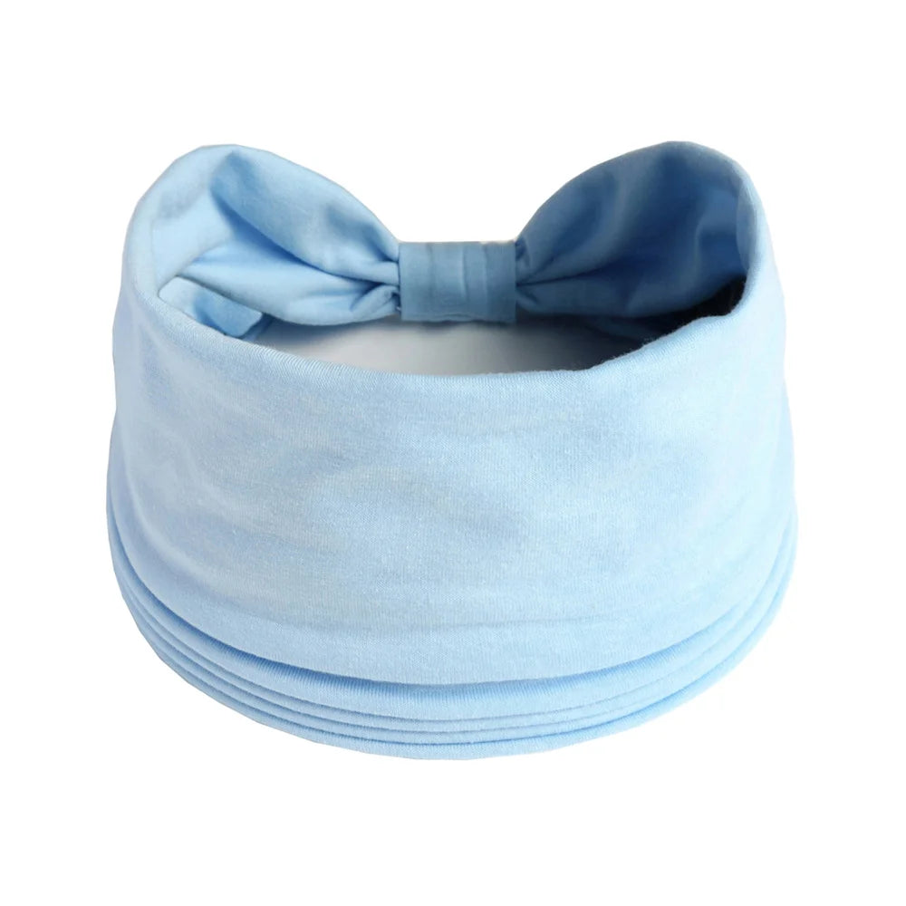 Foulard en coton bohème bleu clair noué en nœud