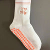 Weiße Strick-Yoga- und Fitnesssocken mit rosa Herzstickerei und orangen Polka-Punkten