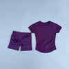Ensemble de yoga et fitness violet sans couture pour femmes, composé d'un haut à manches courtes et de shorts assortis.