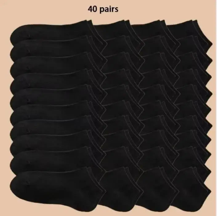 40 Paar schwarze Herren-Atmungsfähige Polyester-Baumwoll-Wadenstrümpfe in Reihen.