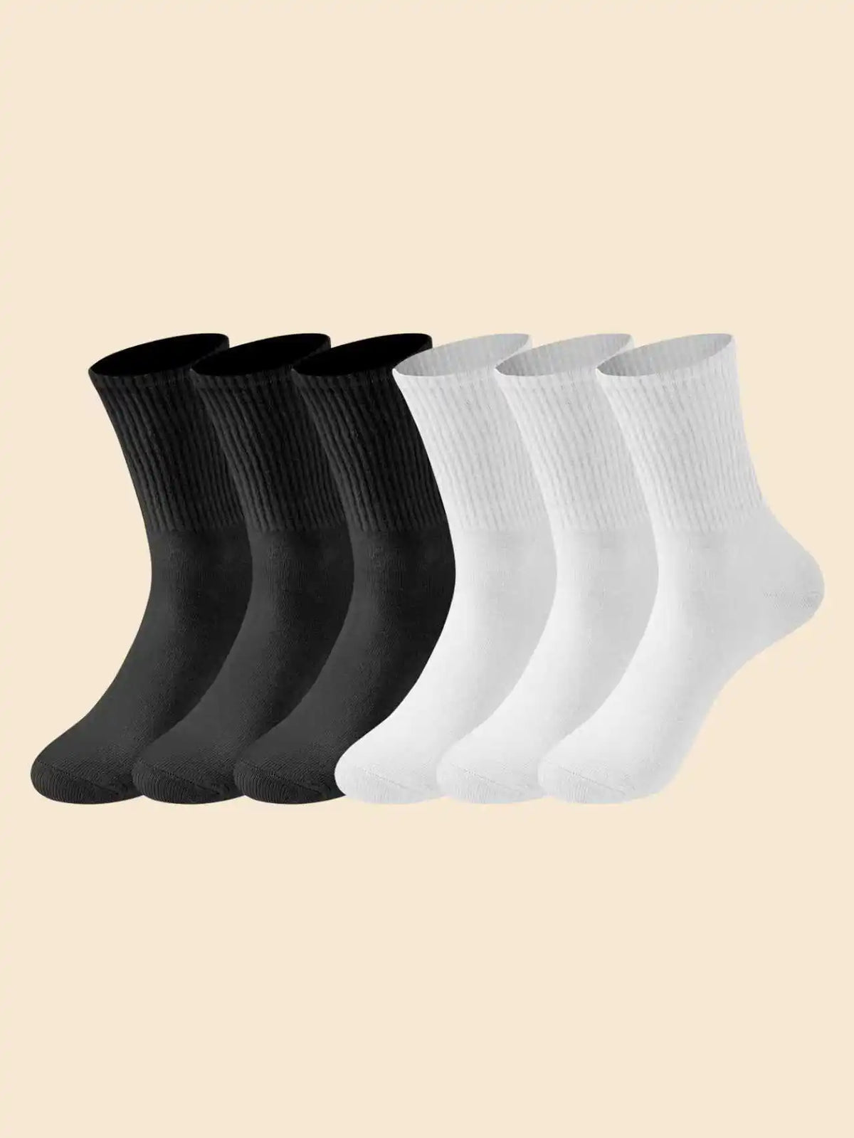 Eine Reihe atmungsaktiver, schwarz-weißer gestreifter Socken auf hellem Hintergrund.