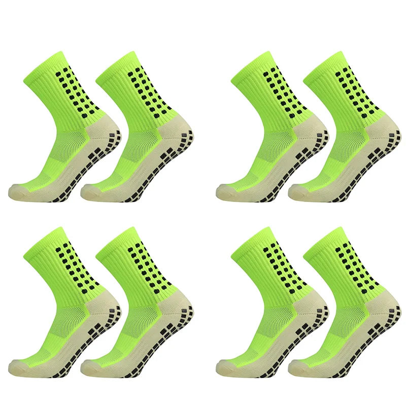 Ein Pack leuchtend limettengrüne rutschfeste Sportsocken von der Seite.