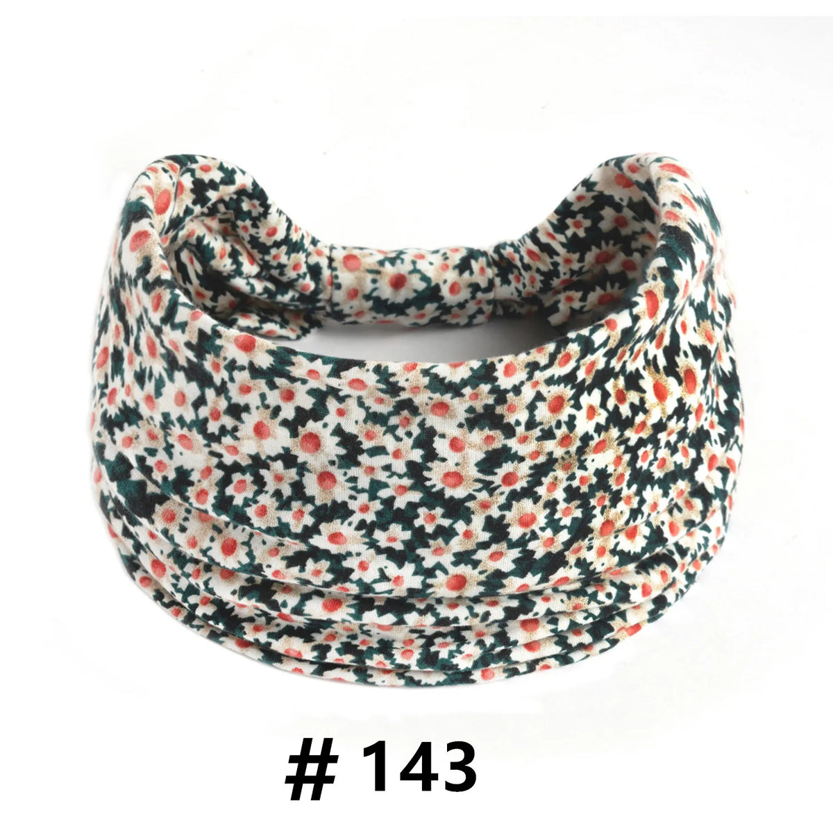 Gros plan sur un bandeau en coton plissé à motifs pour le yoga et l'exercice.