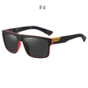 Gafas negras con detalles rojos y un logo dorado sobre fondo blanco.
