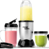 Set de licuadora Magic Bullet plateada y negra con líquido amarillo en el vaso principal y verde en un accesorio