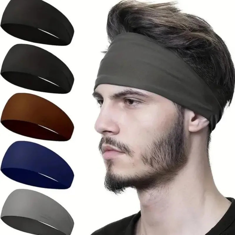 Un hombre usando una diadema deportiva gris oscura de secado rápido, con varias opciones de color mostradas a la izquierda.