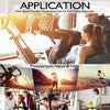 Eine Frau nutzt eine App, um eine Produktvorführung eines Sport-Sweat-Neoprenanzugs für das Training anzusehen.