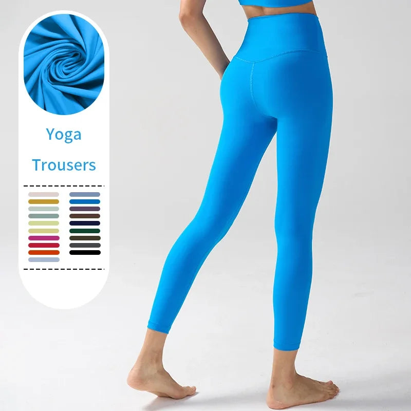 Un mannequin portant un legging de yoga bleu vif taille haute, vue de profil.