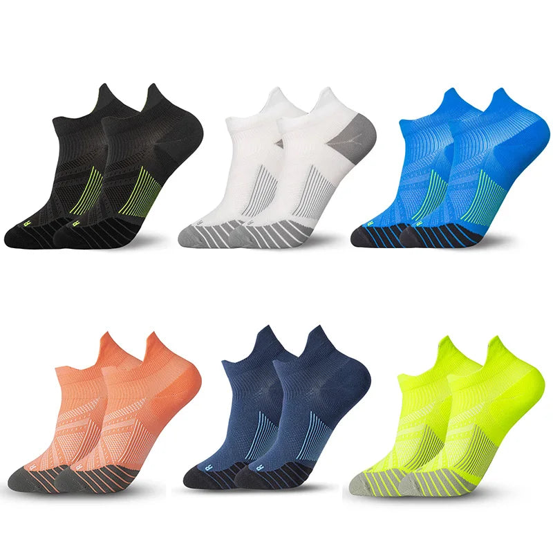 Collection de chaussettes de compression en fibre de cuivre dans diverses couleurs, y compris noir, blanc, bleu et orange.