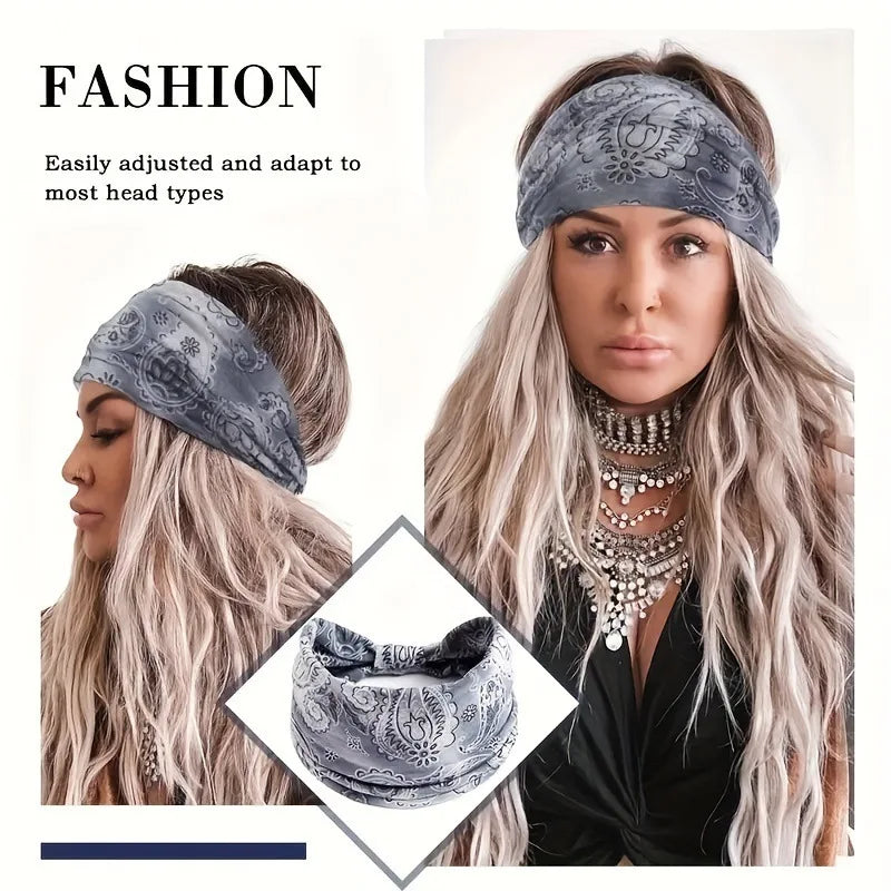 Model trägt ein grau gemustertes Boho-Stretch-Haarband für die Haare, kombiniert mit langen blonden Haaren und mehrlagigen Ha