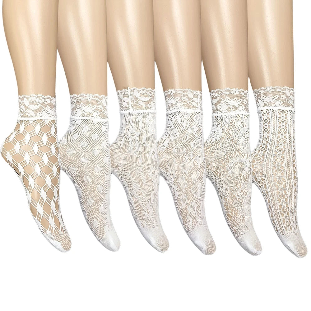 Ein Set von Damen-Blumen-Lace-Strümpfen im verschiedenen Weiß- und Elfenbein-Ton