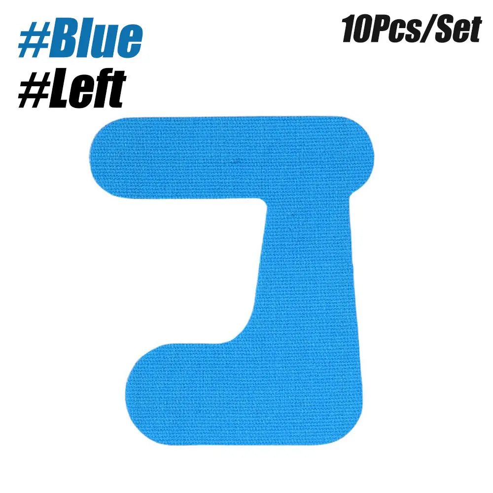 Una sola tira de cinta kinesiológica azul claro con forma de la letra J para soporte del pulgar y las articulaciones.