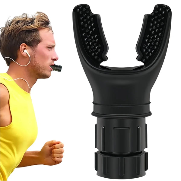 Dispositivo de entrenamiento respiratorio de silicona negra mostrado junto a un hombre usándolo para entrenamiento de salud r