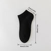 Schwarze Herren-Atmungsaktive Polyester-Baumwoll-Wadensocken, flach mit Größenangaben.