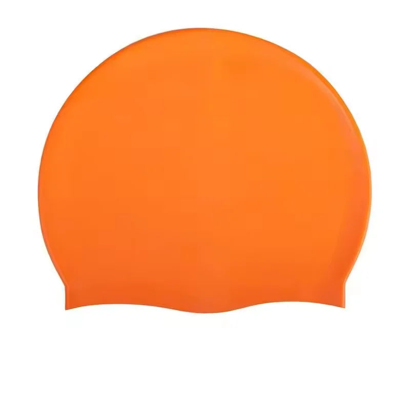 Gorro de natación de silicona naranja brillante diseñado para proteger el cabello.