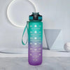 Lila isolierte Sportflasche mit Strohhalmverschluss und zeitbasierten Motivationsmarkern.