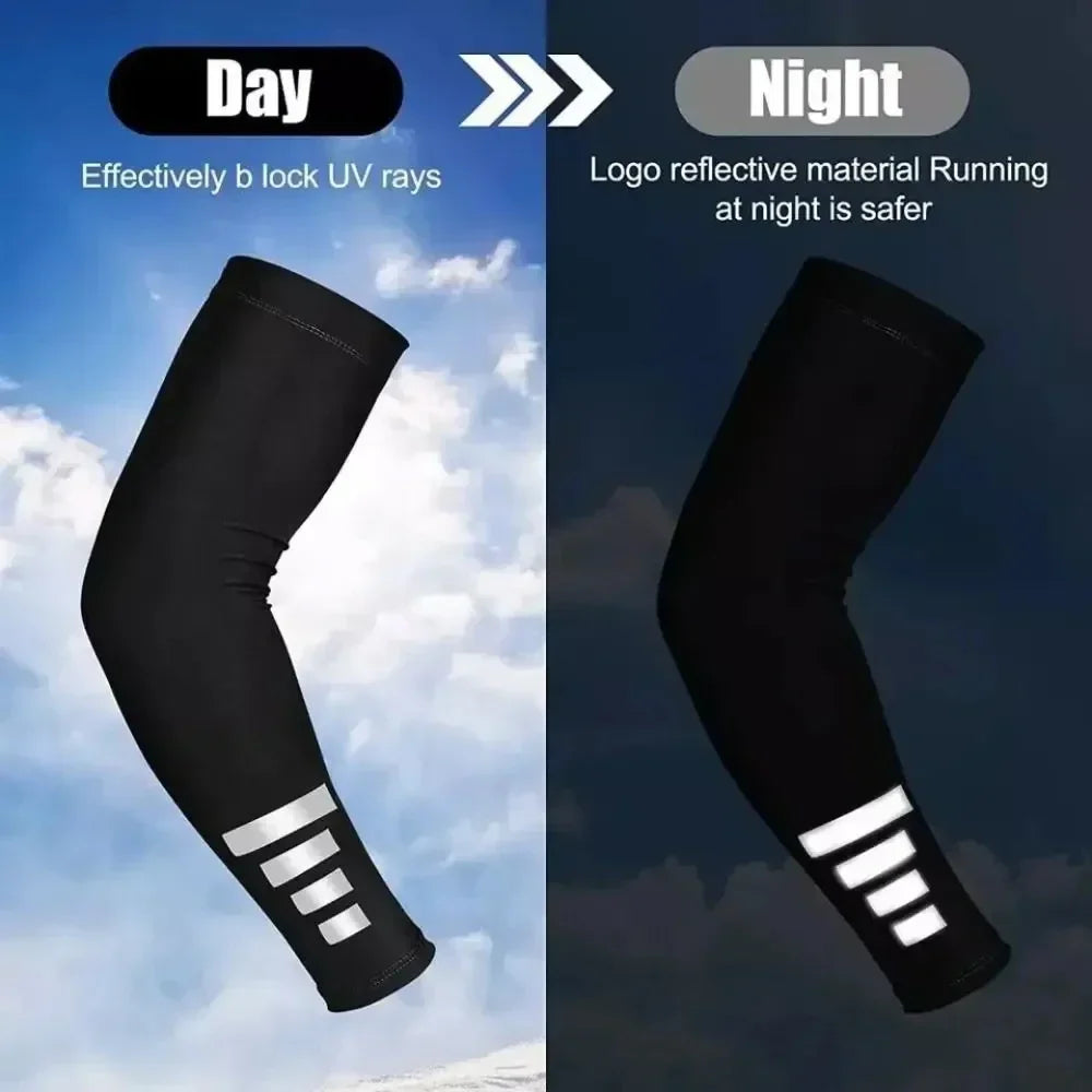 Ein Paar schwarze UV-Schutz-Armschuhe mit weißen Streifen bei Tages- und Nachtaufnahmen.