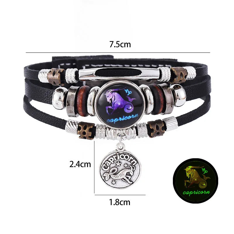Pulsera de cuero plateado y oscuro con un dije y colgante de Capricornio.