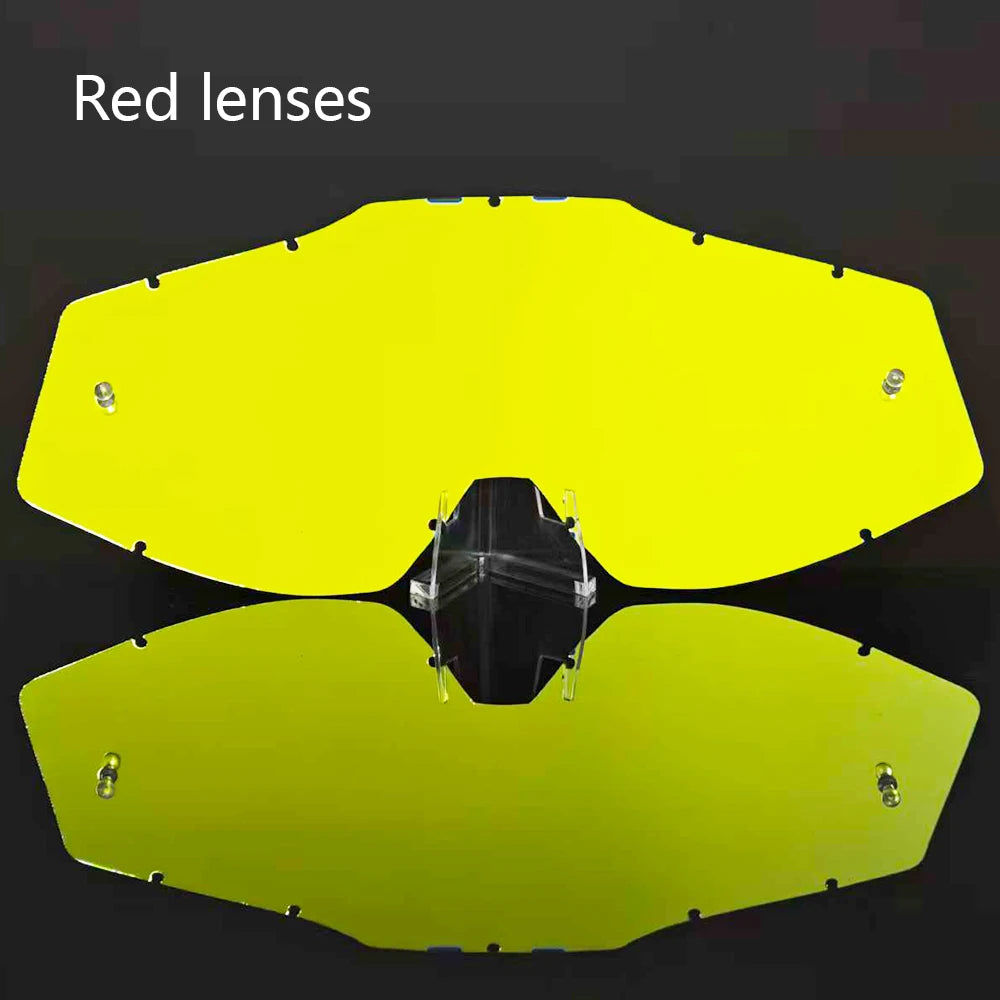 Un par de lentes rojos para gafas de motocross universales, mostrados en dos piezas separadas.