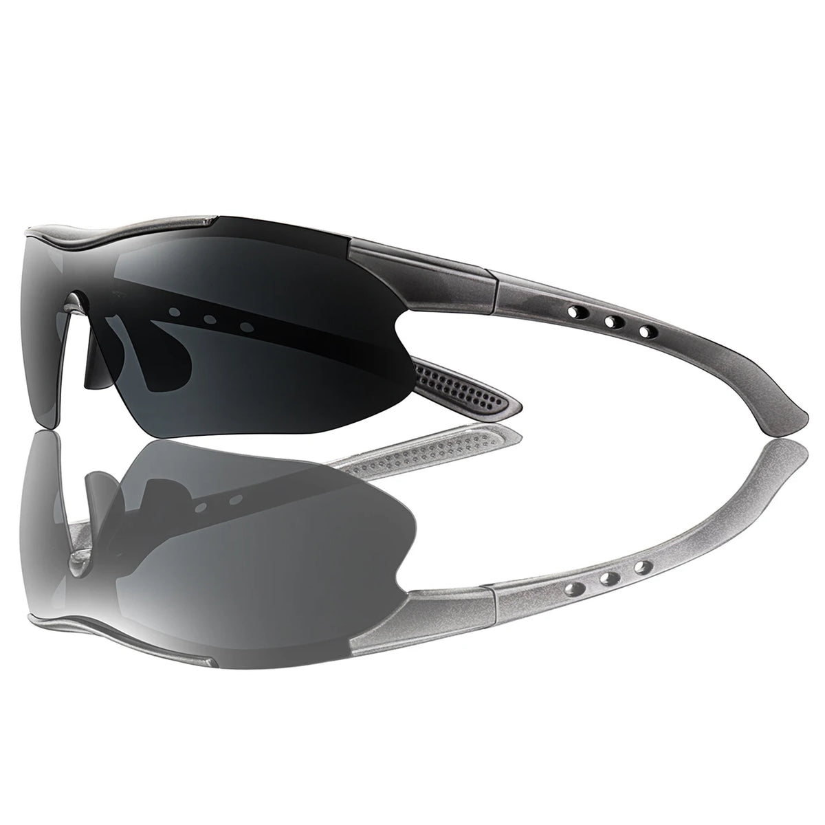 Paire de lunettes de soleil sportives gris foncé avec cadre flexible et branches réglables.