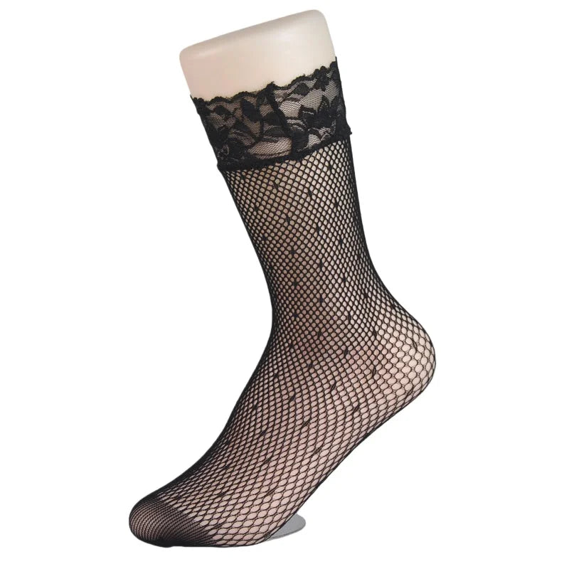 Schwarze, durchscheinende Spitzen-Hausschuhe mit beigem Bund und Mesh-Muster.