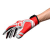 Gants de sport anti-dérapants rouges et argentés de style rugby.