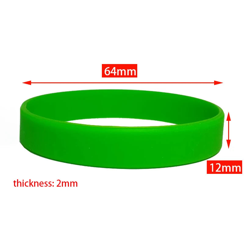 A green silicone wristband with a 64mm circumference and a thickness of 2mm.
