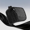 Appui-pouce noir ajustable pour soutien articulaire, montré sur fond gris clair.