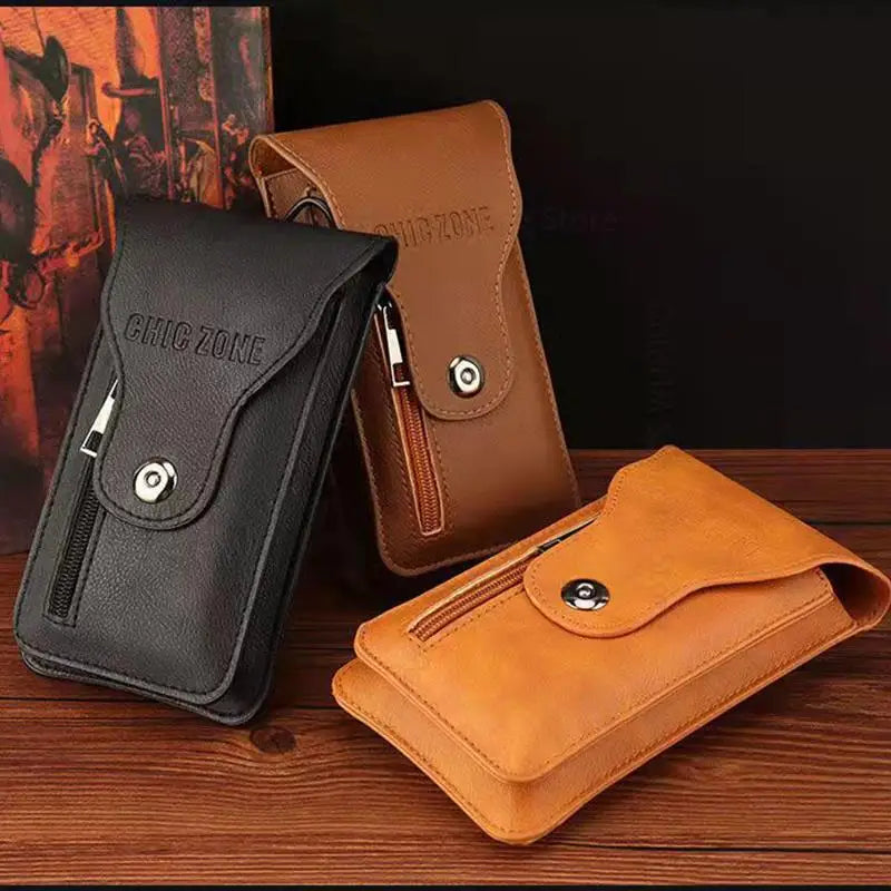 Un juego de bolsos de cintura plegables o fundas para teléfono de cuero marrón y negro, exhibidos sobre una superficie de mad