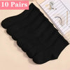 Dix paires de chaussettes en maille noires mi-mollet pour femmes, respirantes, sur un fond clair.