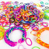 Pila colorida de bandas y anillos elásticos para hacer pulseras