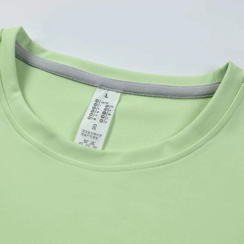 Top de yoga y correr de manga larga verde claro con ribete gris