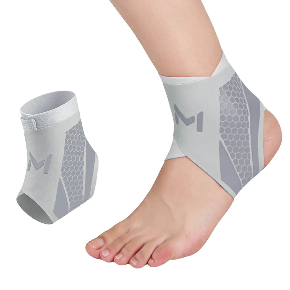 Graue Sprunggelenksbandage zur Stützung und Erholung des Fußes und Sprunggelenks.