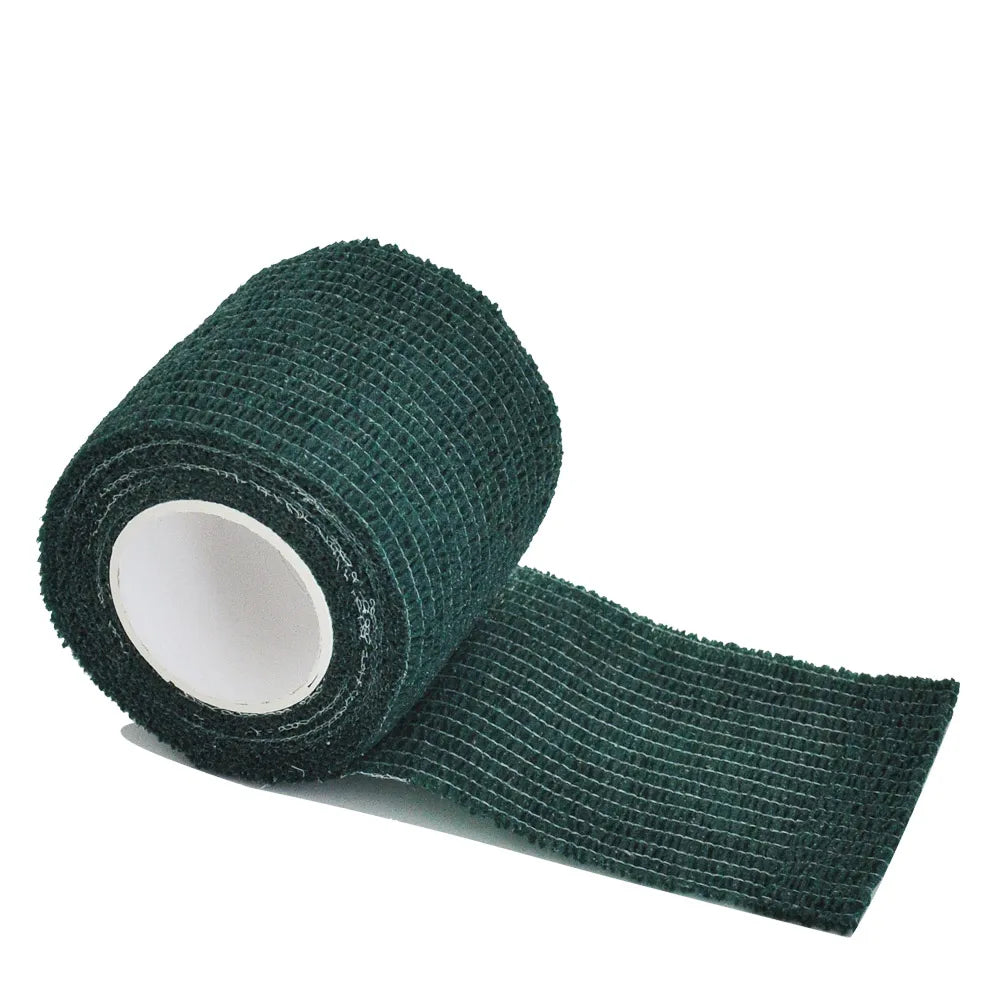 Rolle dunkelgrüner Einweg-Tarn-Grip-Tape mit Klebefunktion auf weißem Kern