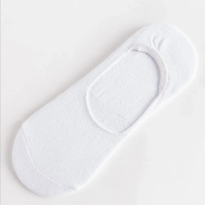 Chaussettes blanches en silicone invisibles et respirantes pour hommes, vues à plat