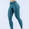 Primer plano de un legging de yoga sin costuras, de cintura alta y color verde azulado