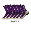 Sechs Paar lila und grau Performance-Sportsocken zur Rutschfestigkeit in einer Reihe