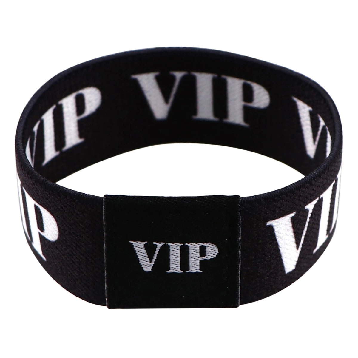 Schwarzer elastischer Armband mit weißer VIP-Aufschrift.