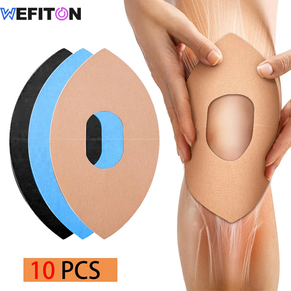Zehen Stück beige Kinesiotape auf das Knie eines Beins.