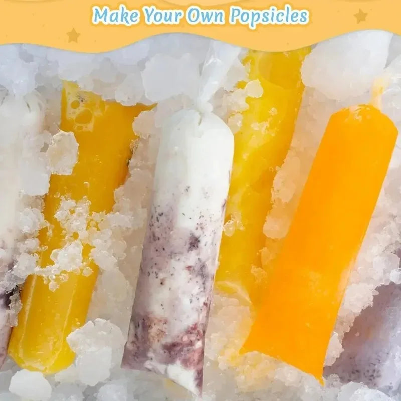 Moldes desechables de paletas amarillas y naranjas sumergidos en hielo