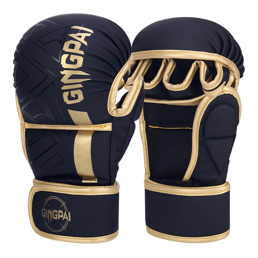 Ein Paar dunkelblaue und goldene professionelle MMA-Trainings-Boxhandschuhe.