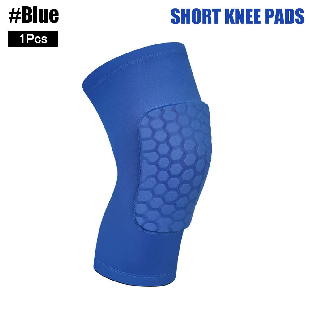 Un solo protector de rodilla corto azul real mostrado contra un fondo blanco.
