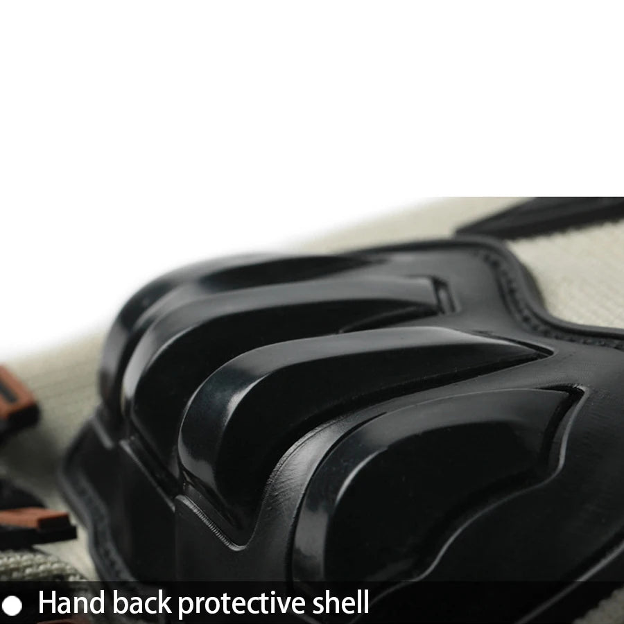 Nahaufnahme einer schwarzen Schutzhülle für strapazierfähige Outdoor-Handschuhe.
