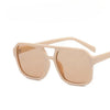 Gafas cuadradas ligeras color beige claro con un delgado marco marrón claro.
