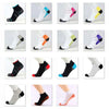 Série d'images montrant divers styles et couleurs de chaussettes de compression en fibre de cuivre pour soulager la douleur.